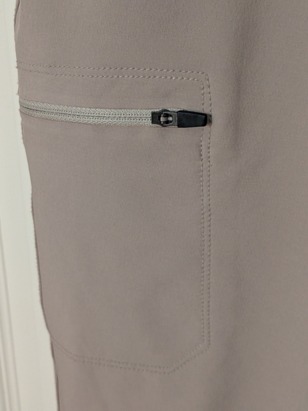 Eddie Bauer Women's Traverse, Cargo Pants in Taupe, Size 10 - Picture 5 of 16